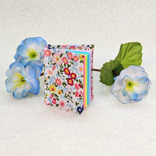 DIY Minikirja punasävyinen
